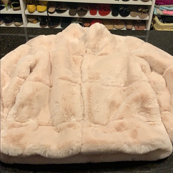 NEW Apparis Sarah Soft FauxFur coat Light Pink L - Picture 2 of 8